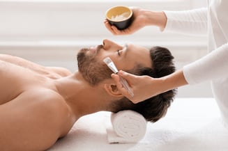 female attendant applying nourishing face mask on WNJ6XMS female attendant applying nourishing face mask on WNJ6XMS
